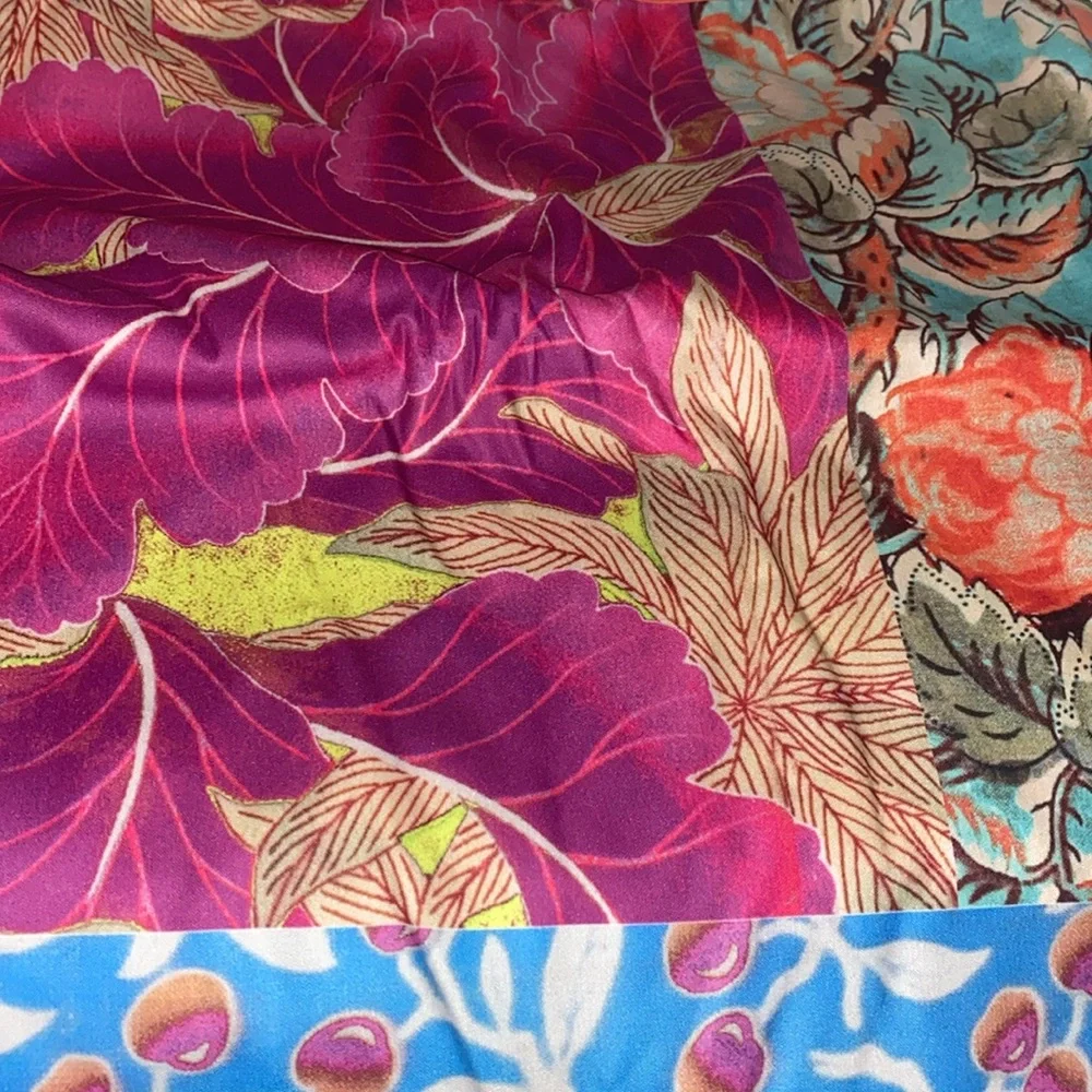 Johnny Was “Grace Bright Beach Blanket” Reversible, Colorful Florals 65x70 NIB